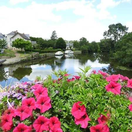 Du Lion D'angers Ле-Лион-д'Анжер